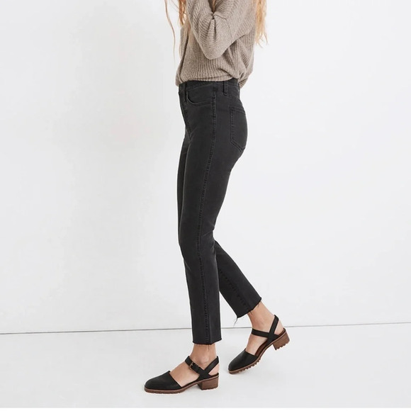 Madewell Petite Stovepipe Jeans in Banberry Wash (faded black) - Picture 3 of 16
